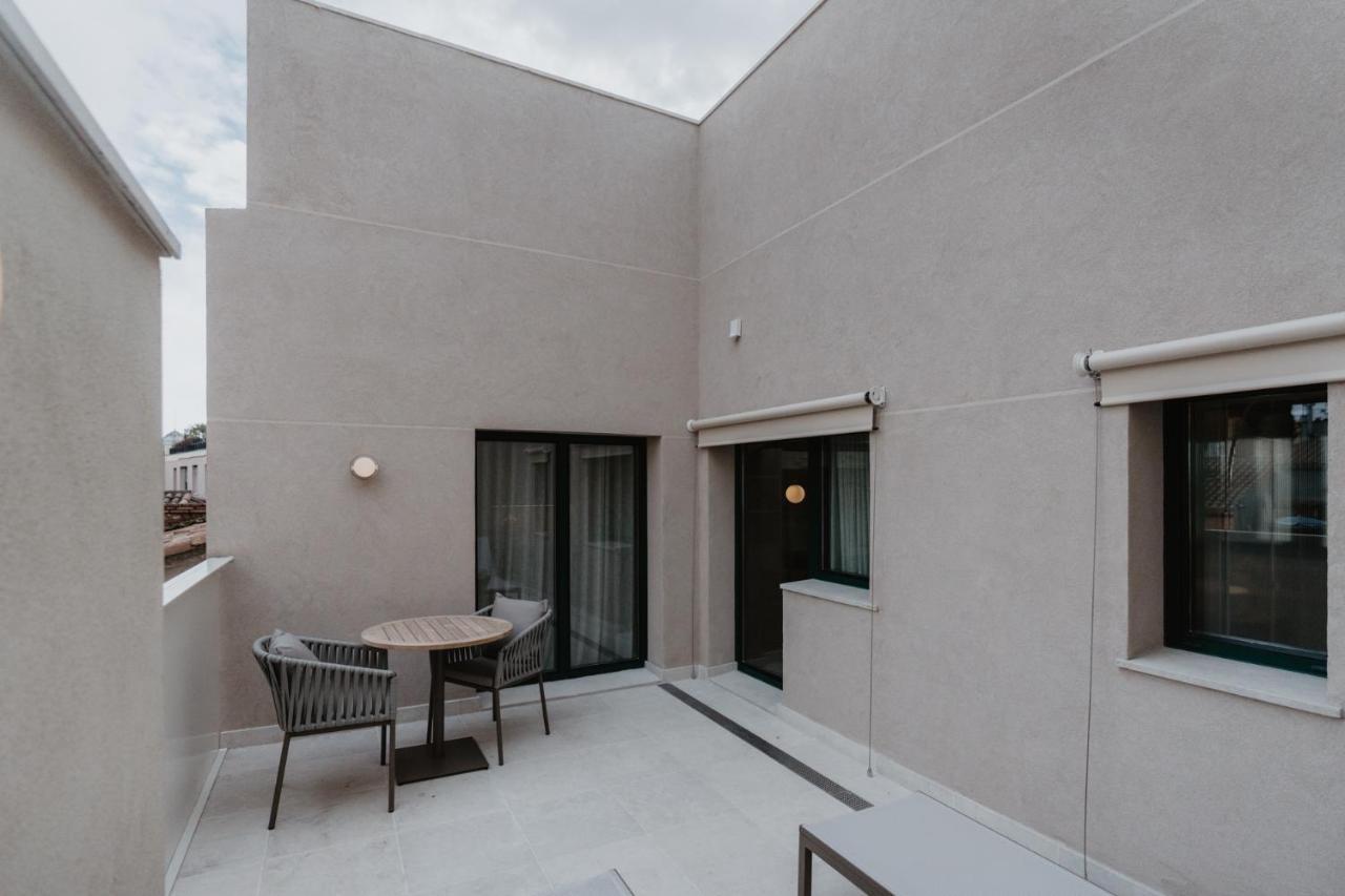 Hotel Petit Luxe Terrassa Exterior photo