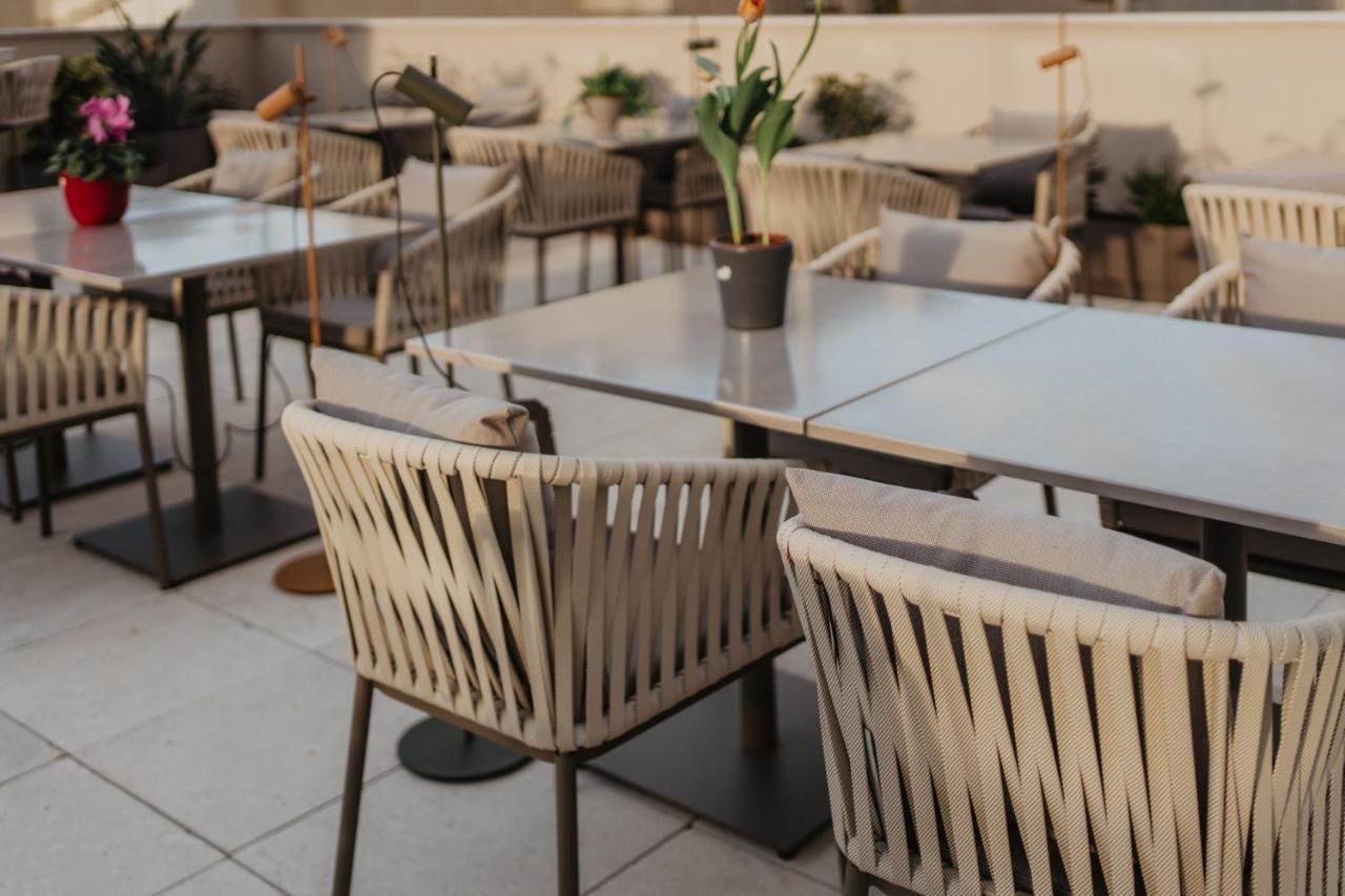 Hotel Petit Luxe Terrassa Exterior photo