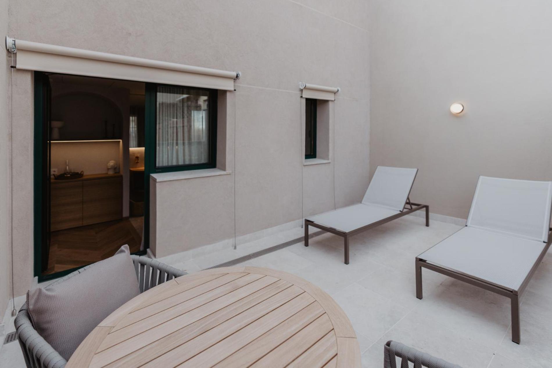 Hotel Petit Luxe Terrassa Exterior photo